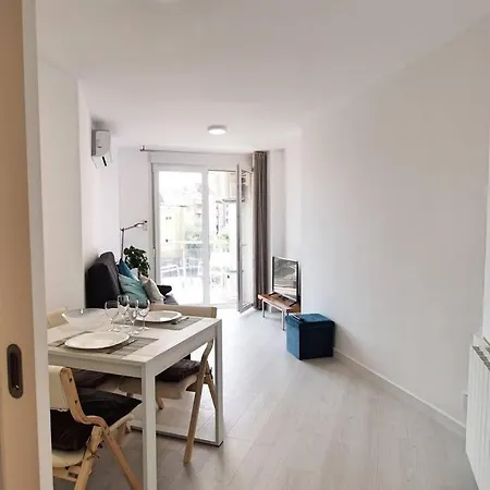 شقة Sleep & Stay -Brand New Apt Up To 5 Guests W/Airco خيرونا