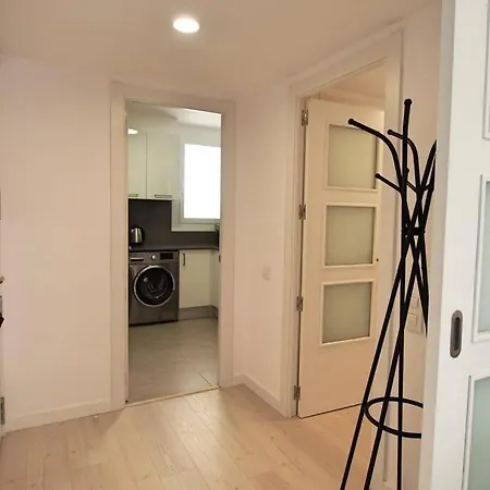 Apartment Sleep & Stay -Brand New Apt Up To 5 Guests W/Airco